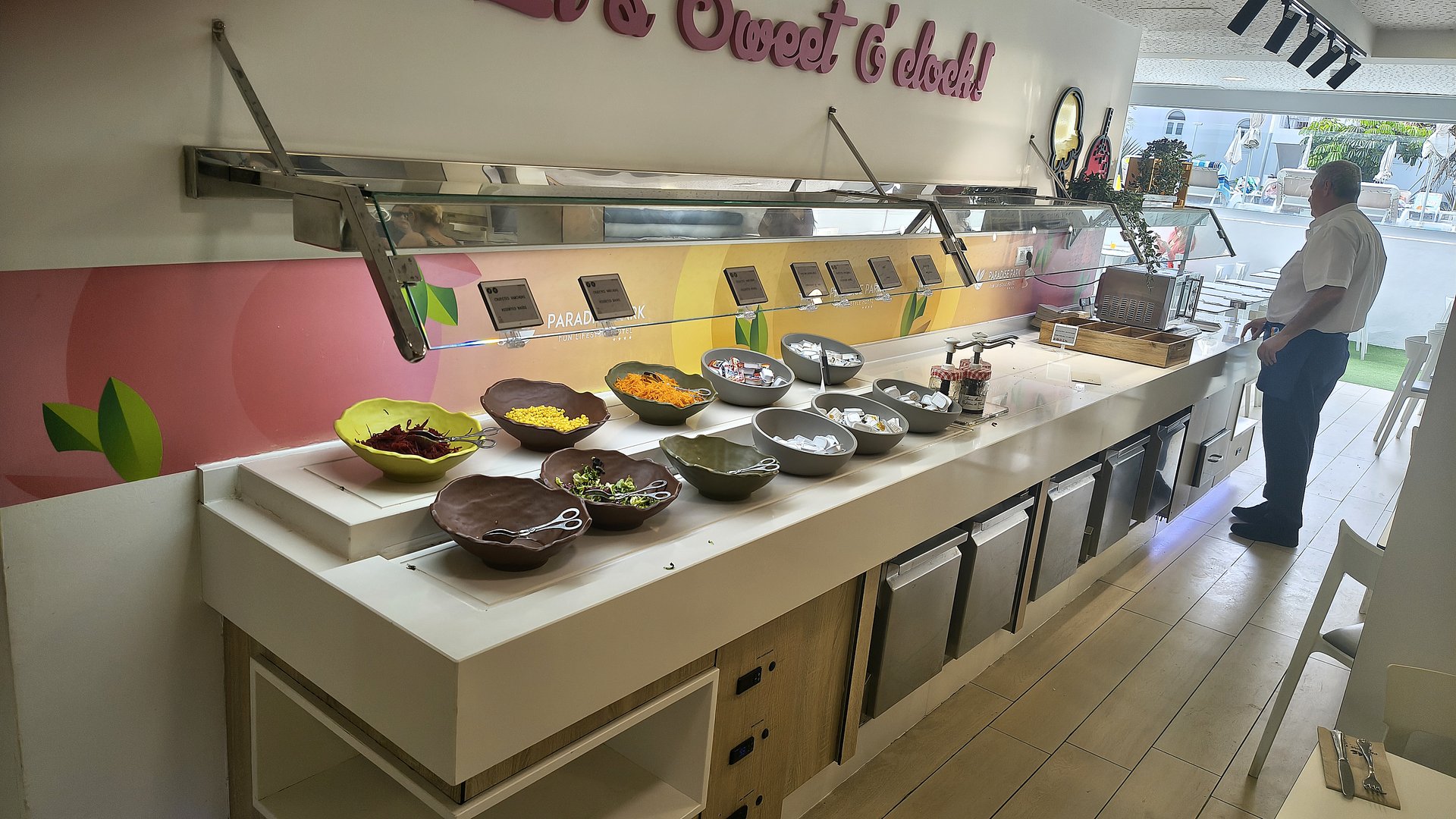 Snack bar a dezertní pult v hotelu Paradise Park – bohatý výběr